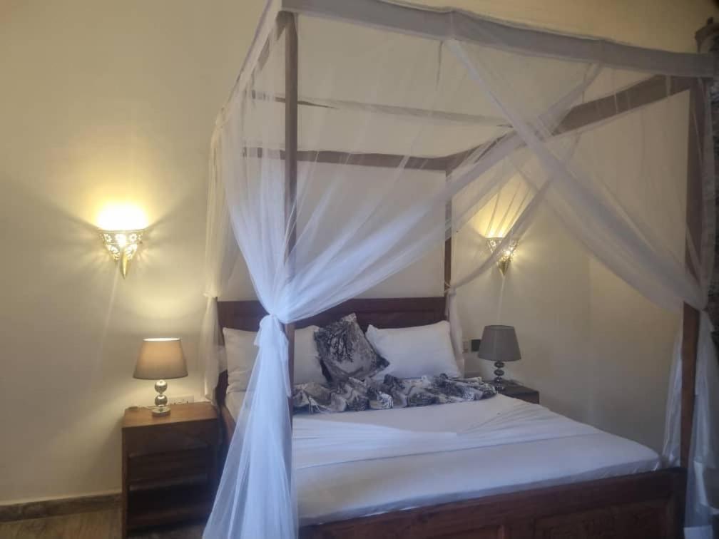 Abdul-guest House